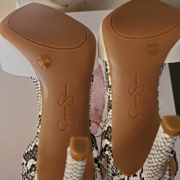 🔥Jessica Simpson White Hadiya Pumps - Picture 13 of 16